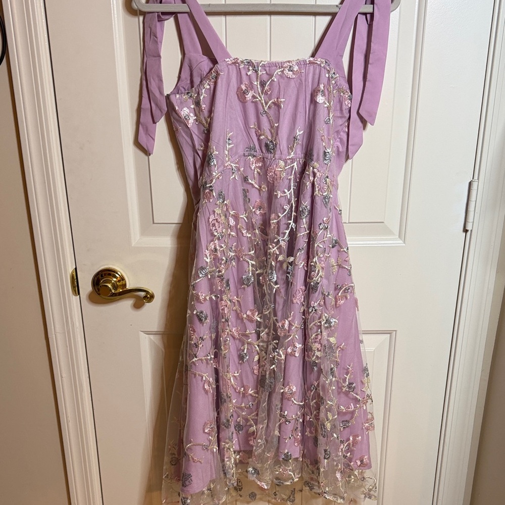 Elegant Lavender Midi Dress with Floral Embroidery - Picture 2 of 6